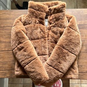 Abercrombie & Fitch Faux Fur Puffer Size Small Excellent Condition